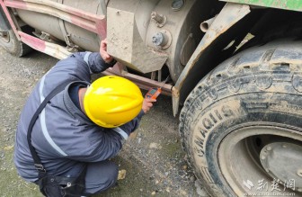 燃?xì)怆U(xiǎn)情急處置 多方聯(lián)動(dòng)保平安——襄陽華潤(rùn)燃?xì)獬晒鈨奢vLNG渣土車泄漏隱患